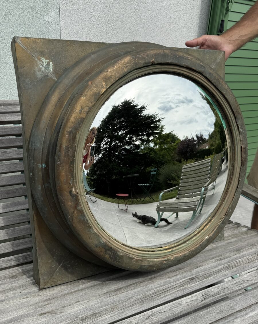 Grand Miroir Sorcière en Bois et Cuivre Provenant d'un Théâtre Anglais