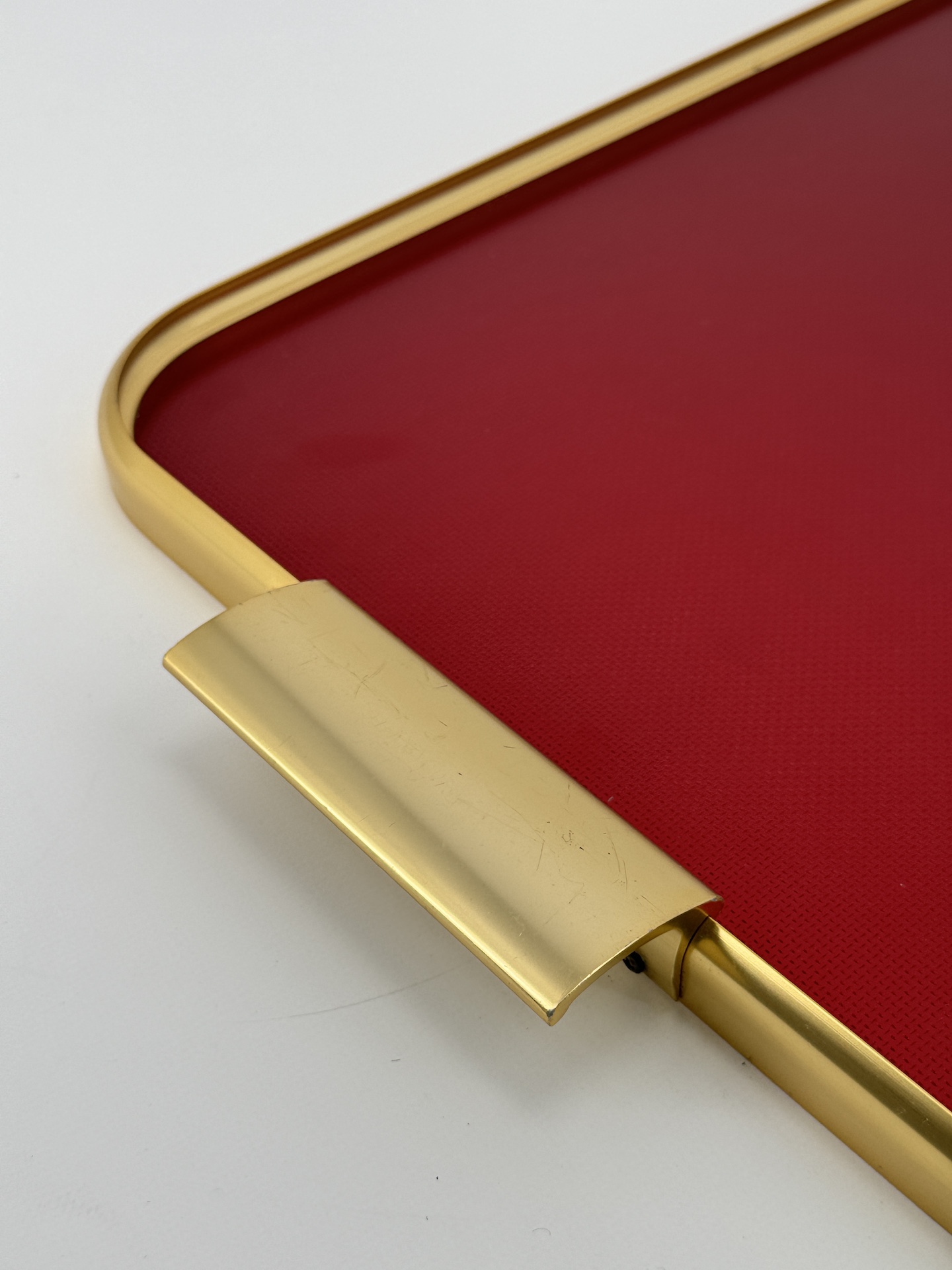 English red aluminium tray