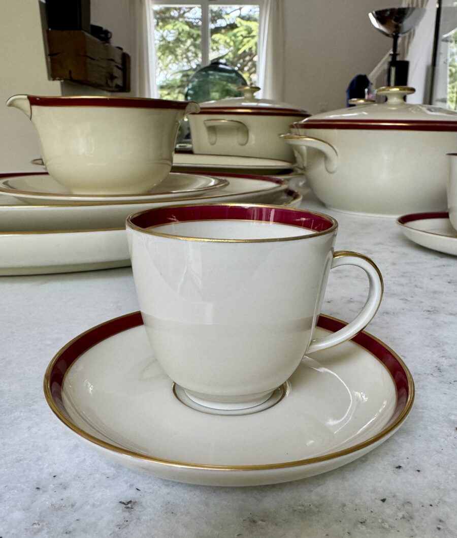 Service à Café ou Thé de Wagenfeld Porcelaine de Fürstenberg Ivoire Rouge et Or