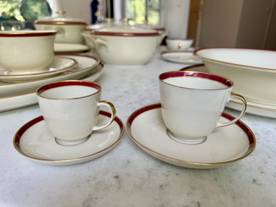 Service à Café ou Thé de Wagenfeld Porcelaine de Fürstenberg Ivoire Rouge et Or